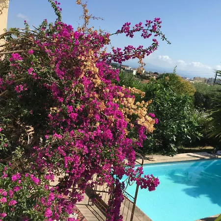 With Kitchen In Charming Provencal House Appartement